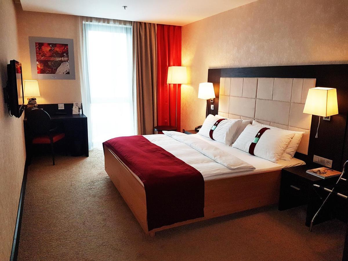 By Ihg