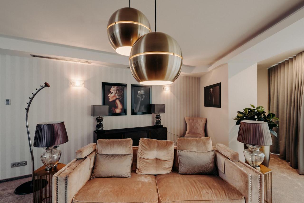 By Ihg 4*