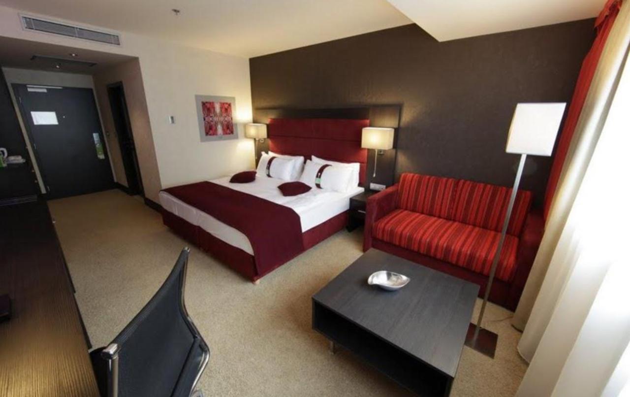 Hotel By Ihg