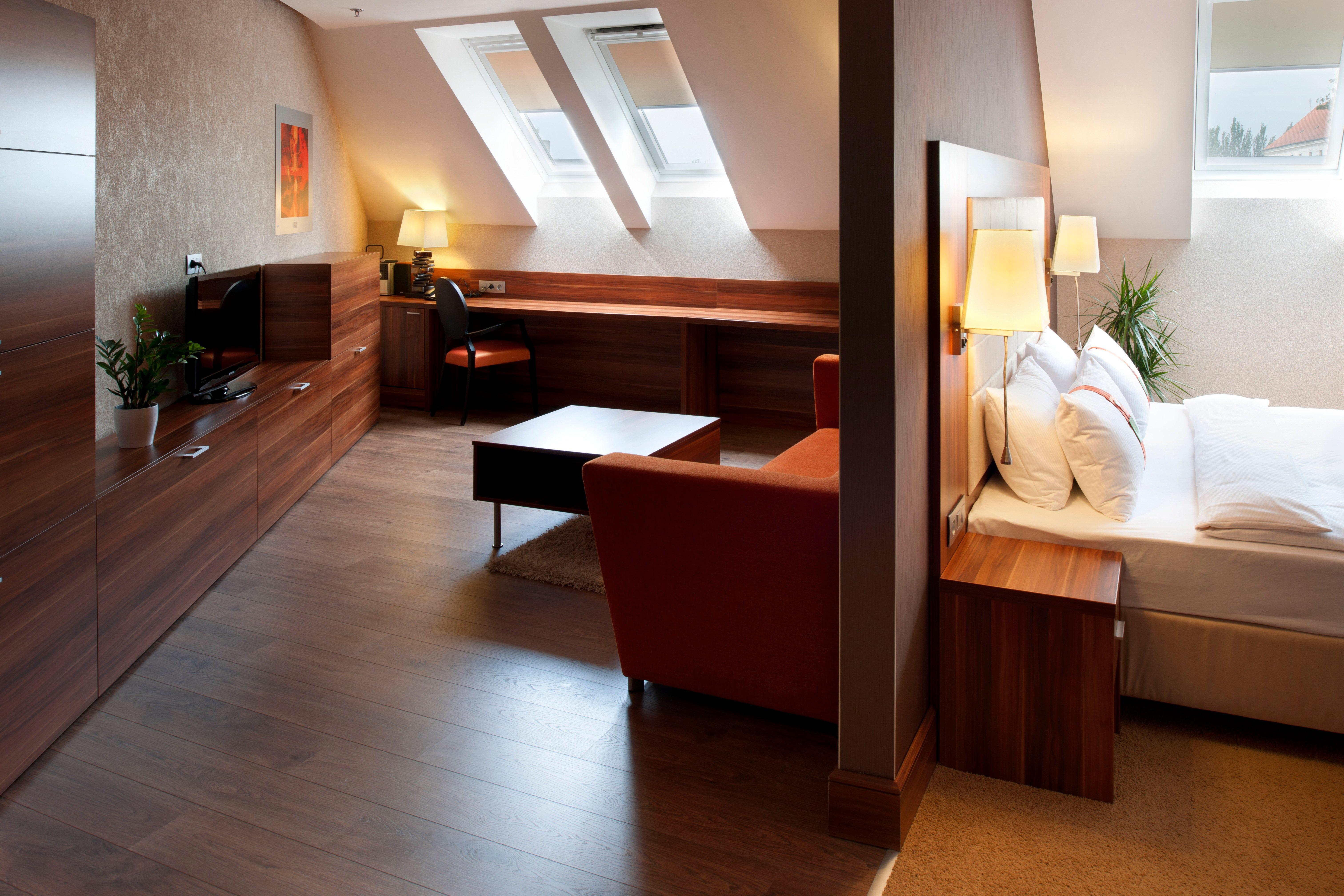 Hotel By Ihg