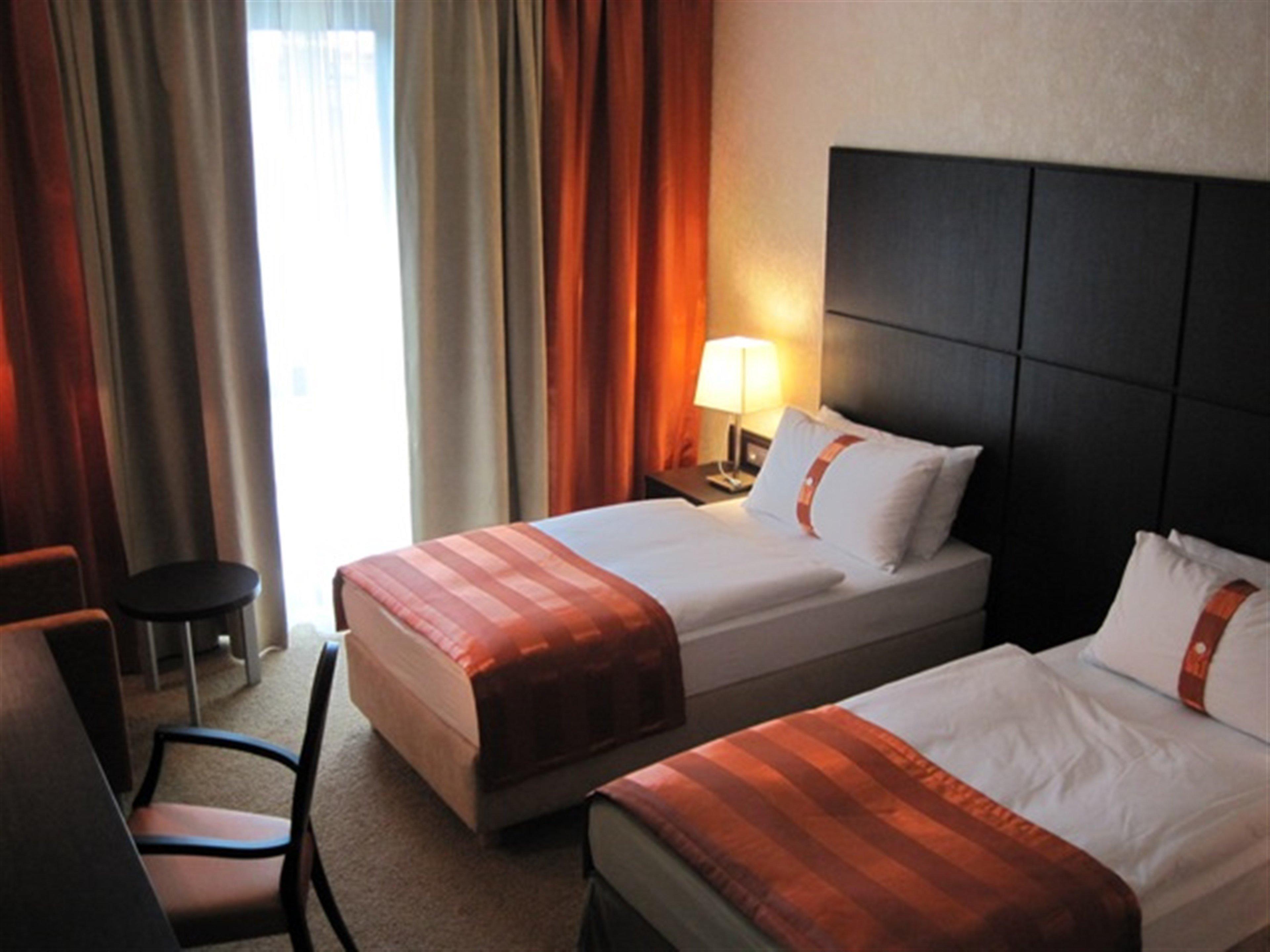 Hotel By Ihg