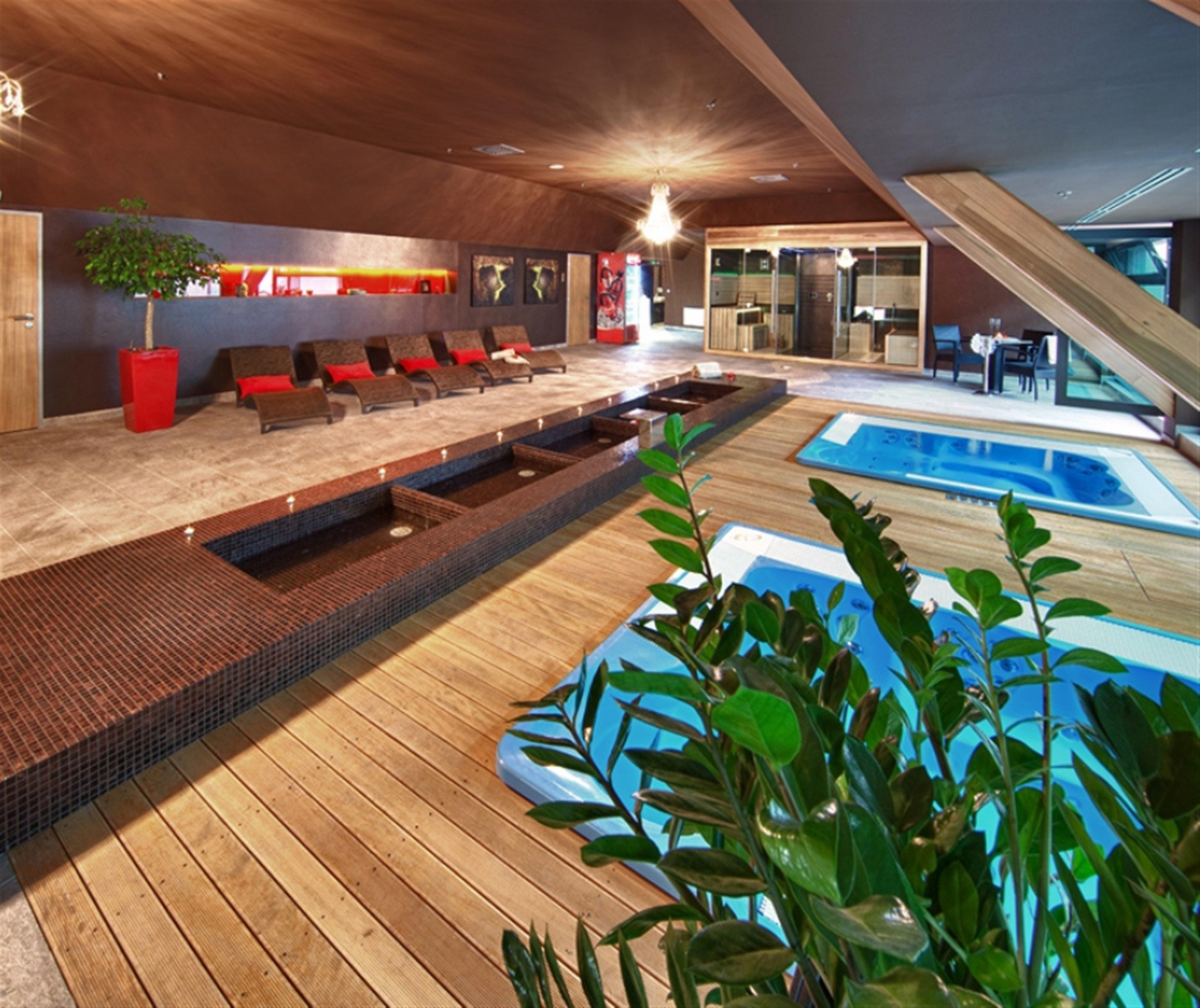 Hotel By Ihg 4*