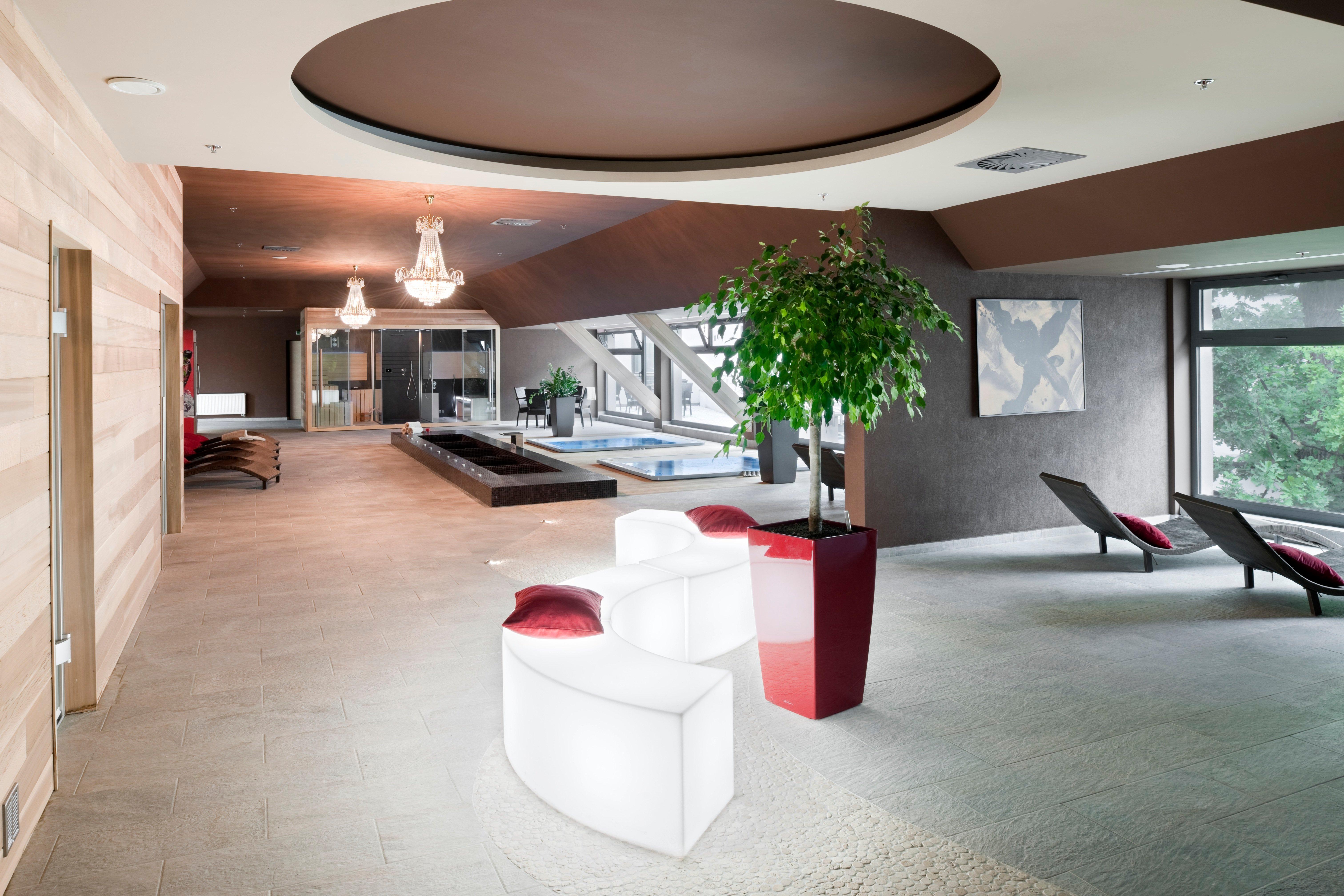 Hotel By Ihg