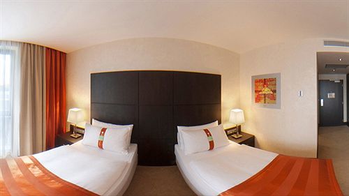 Hotel By Ihg 4*